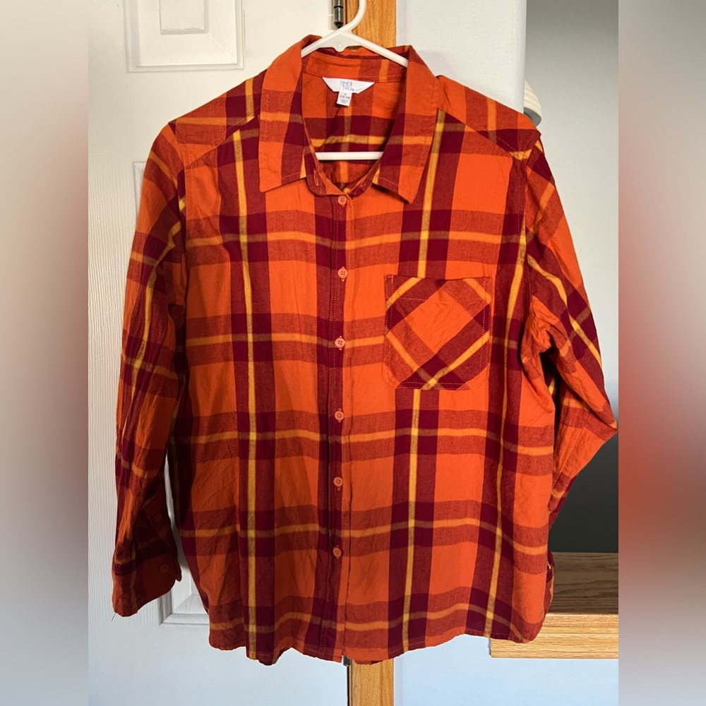 Time and Tru women’s size large button up shirt